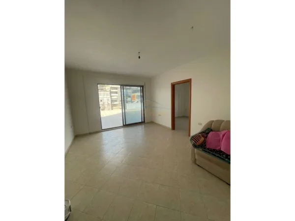 OKAZION - SHITET APARTAMENT 3+1+VERANDE PRANE SHKOLLES PARTIZANI , SELVIA