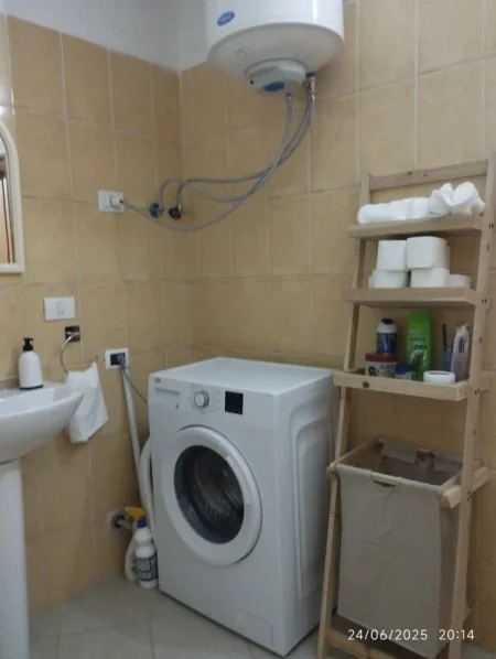 Jepet me qera apartament 1+1 Kati 9, 60 m² 45 € (Rr. F.Zaimaj, Zona 24, Shkembi i Kavajes, Durres)