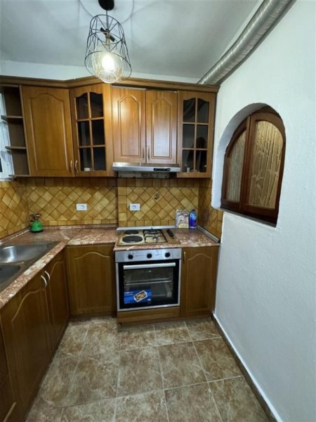 Tirane, jepet me qera apartament 2+1 Kati 4, 80 m² 500 € (Rr.Irfan Tomini , Bulevardi Bajram Curri)