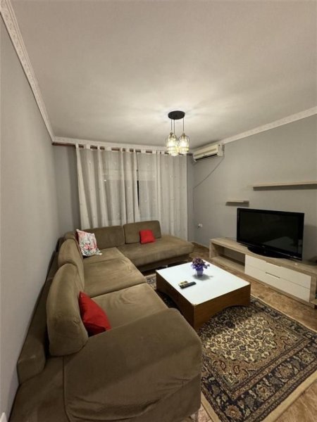 Tirane, jepet me qera apartament 2+1 Kati 4, 80 m² 500 € (Rr.Irfan Tomini , Bulevardi Bajram Curri)