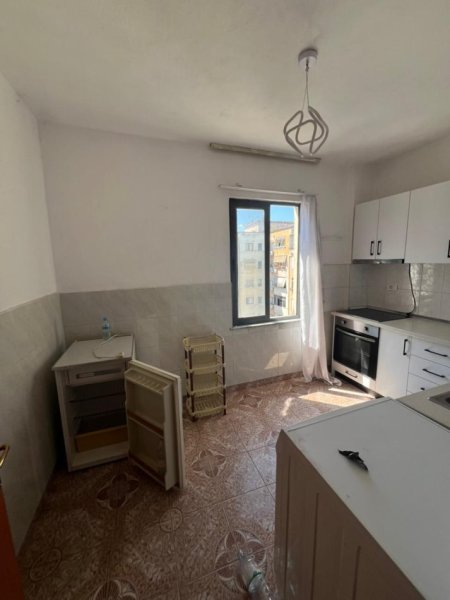 Tirane, jepet me qera apartament 1+1 Kati 7, 60 m² 350 € (Pallati me Shigjeta)