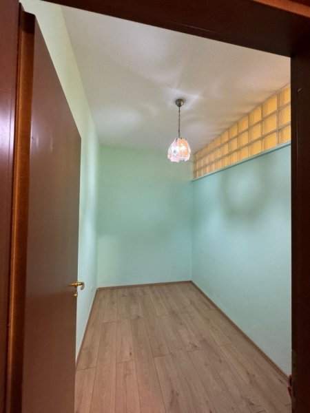 Tirane, jepet me qera apartament 1+1 Kati 7, 60 m² 350 € (Pallati me Shigjeta)