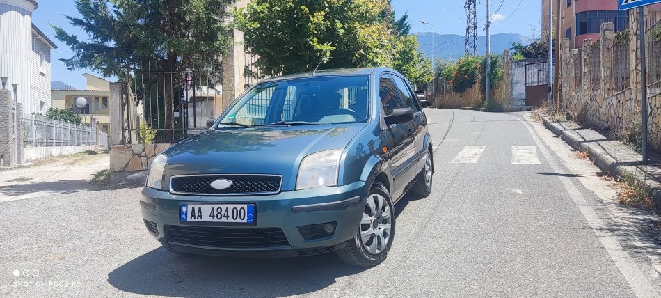 Tirane, shes makine Ford Fusion Nafte, jeshile automatik Kondicioner 220.000 km 3.200 €