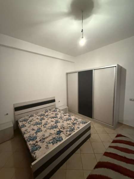 Tirane, jap me qera shtepi 1+1+Aneks+Ballkon Kati 1, 70 m² 300 € 