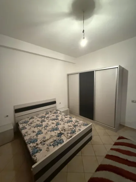 Tirane, jap me qera shtepi 1+1+Aneks+Ballkon Kati 1, 70 m² 300 € 