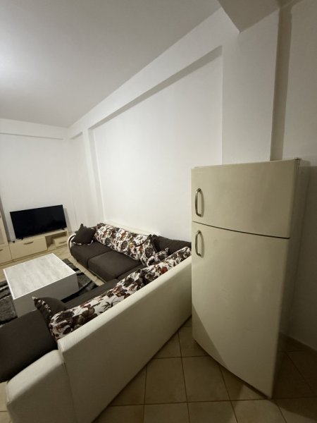 Tirane, jap me qera shtepi 1+1+Aneks+Ballkon Kati 1, 70 m² 300 € 