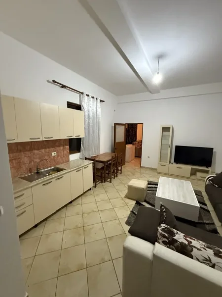 Tirane, jap me qera shtepi 1+1+Aneks+Ballkon Kati 1, 70 m² 300 € 