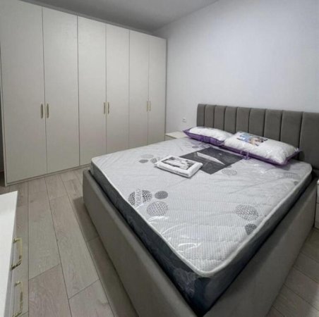 Tirane, jepet me qera , 