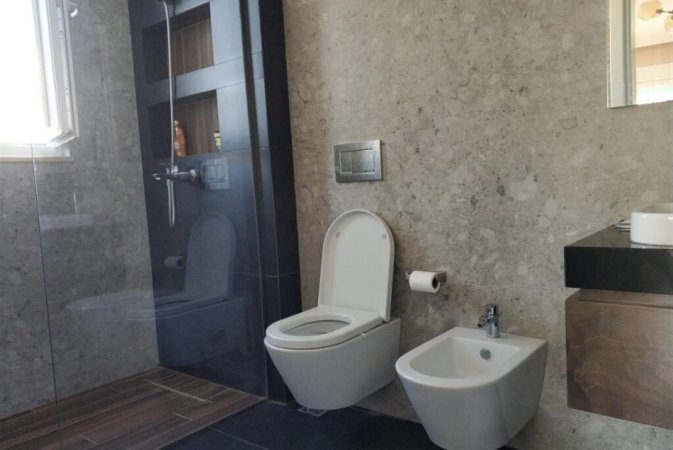 Tirane, jepet me qera , 