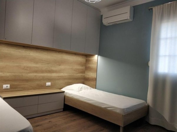 Tirane, jepet me qera , 