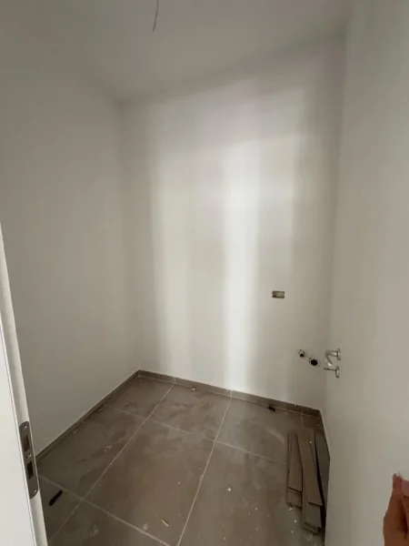 Tirane, shitet apartament 2+1+Ballkon Kati 1, 112 m² 117.500 € (Univers City I Perfunduar 1050€/m2)