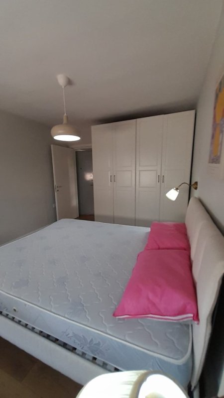 Tirane, jepet me qera apartament 1+1 Kati 4, 57 m² 400 € (Rr. Bardhyl te Inteza San Poolo Bank)
