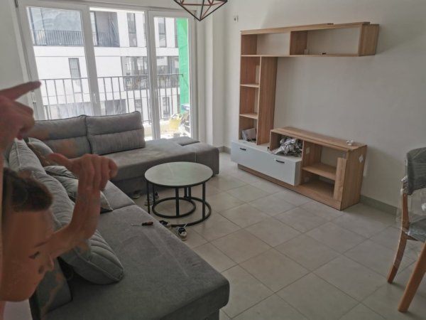 Tirane, jepet me qera apartament 3+1 Kati 3, 551 m² 550 € (Rruga 5 maj)