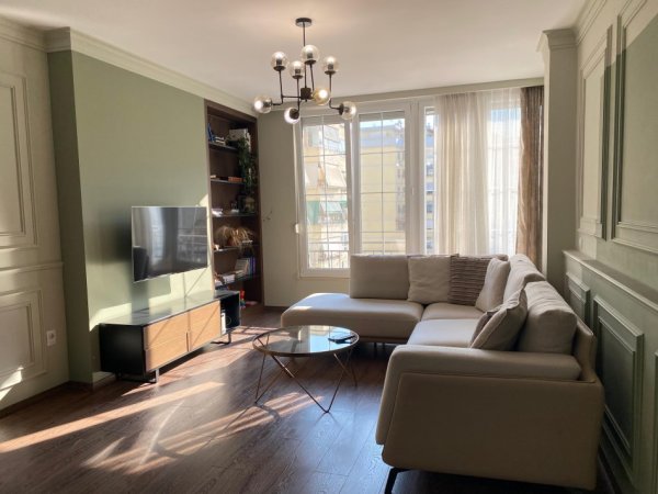 Tirane, jepet me qera apartament 2+1 Kati 5, 110 m² 1.100 € (MYSLYM SHYR)