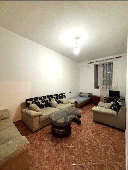 Tirane, jepet me qera apartament 1+1+Ballkon Kati 1, 70 m² 460 € (Don Bosko)