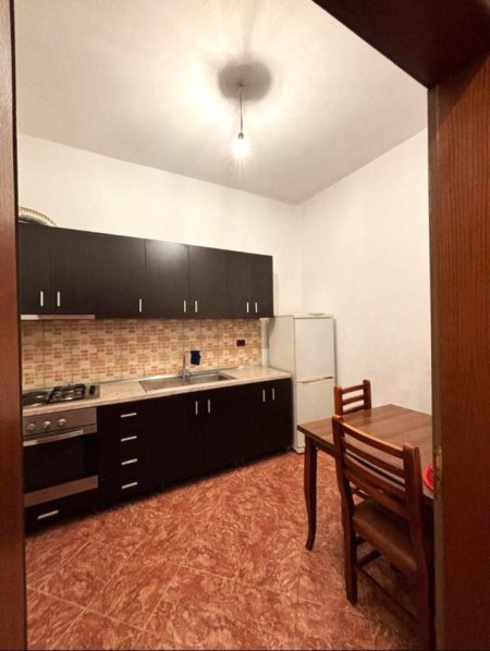 Tirane, jepet me qera apartament 1+1+Ballkon Kati 1, 70 m² 460 € (Don Bosko)