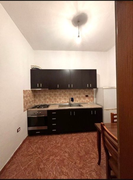 Tirane, jepet me qera apartament 1+1+Ballkon Kati 1, 70 m² 460 € (Don Bosko)