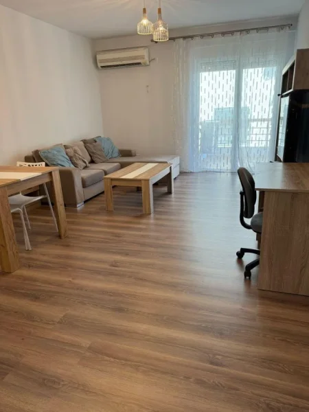 Tirane, jepet me qera apartament 2+1+Ballkon Kati 4, 100 m² 800 € (Tek kompleksi Colombo 2, Liqeni i Thate)