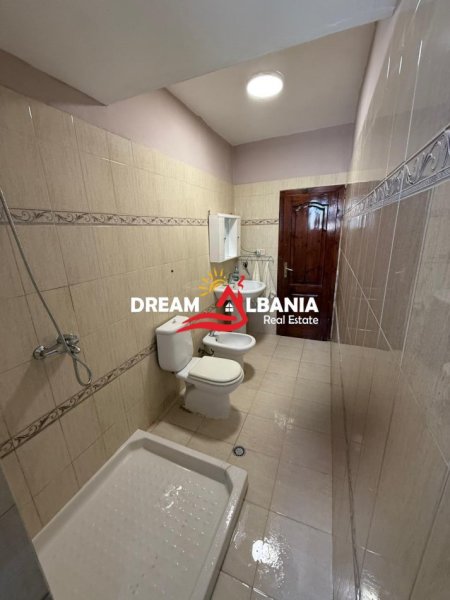 Tirane, jepet me qera apartament 2+1 Kati 4, 75 m² 550 € (prane Shkolles se Baletit)
