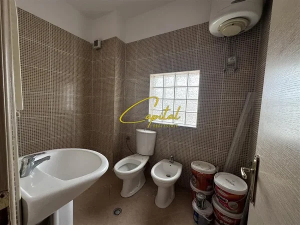 Tirane, jepet me qera zyre Kati 4, 125 m² 550 € (RRUGA MIHAL GRAMENO)