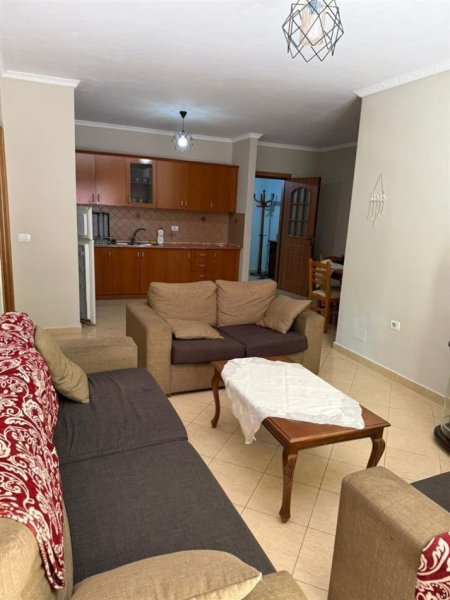 Tirane, jepet me qera apartament 3+1+Ballkon Kati 1, 130 m² 500 € (5 MAJI)