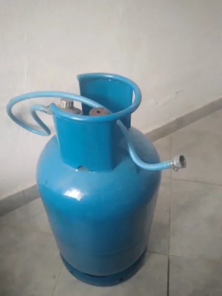 Tirane, shes Sobe | Furre 1-Bomble gazi 10 kg dhe 2-Pjanure me 4 "syre..