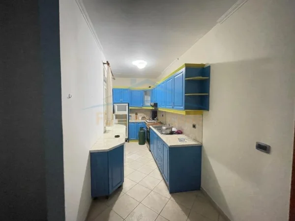 Durres Plazh, shitet apartament duplex 3+1+Ballkon Kati 8, 274 m² 175.000 € (Durres)