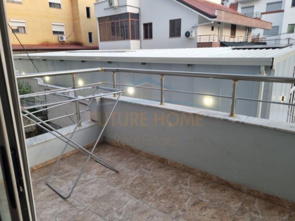 Tirane, jepet me qera apartament 1+1+Ballkon Kati 1, 75 m² 350 € 