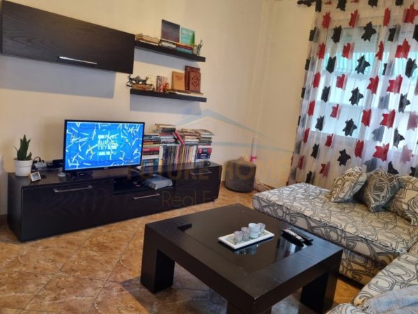 Tirane, jepet me qera apartament 1+1+Ballkon Kati 1, 75 m² 350 € 