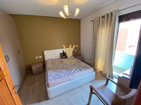 Tirane, jepet me qera apartament 1+1+Ballkon Kati 11, 80 m² 700 € (KOMUNA E PARISIT)