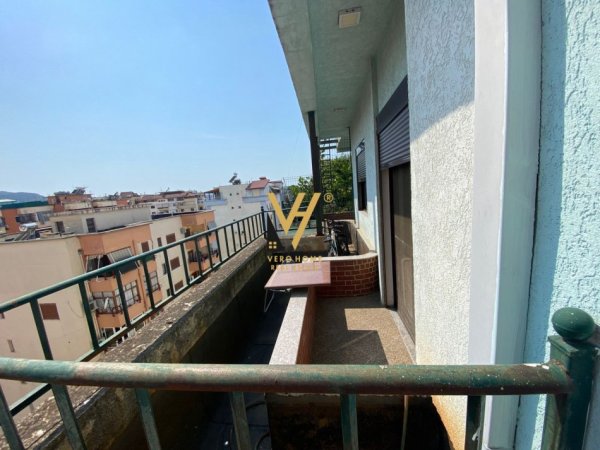 Tirane, jepet me qera apartament 1+1+Ballkon Kati 11, 80 m² 700 € (KOMUNA E PARISIT)