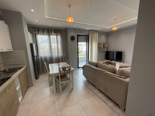 Tirane, jepet me qera apartament 1+1+Ballkon Kati 4, 70 m² 500 € (Porcelan)