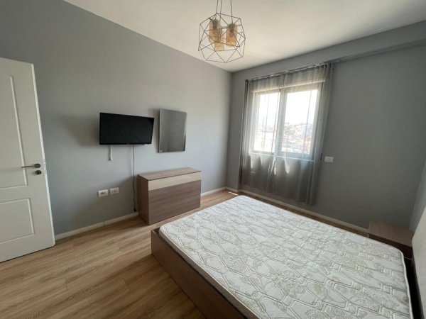 Tirane, jepet me qera apartament 1+1+Ballkon Kati 4, 70 m² 500 € (Porcelan)