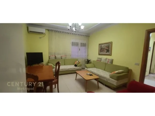 Tirane, shes apartament 3+1 Kati 5, 106 m² 205.000 € (Shkolla e Kuqe)