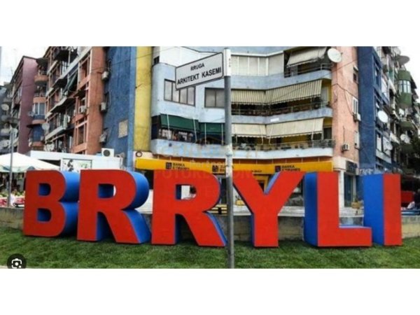 Tirane, jepet me qera apartament 1+1 Kati 5, 45 m² 400 € (Brryli)