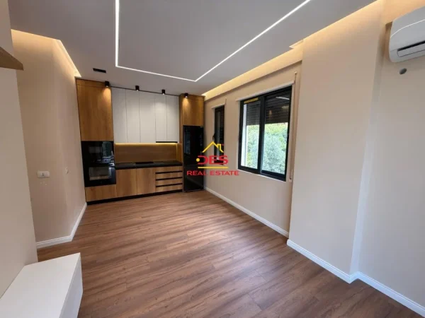 Vlore, shitet apartament 1+1+Ballkon Kati 5, 60 m² 145.000 € (Rruga Dhimitër Konomi)