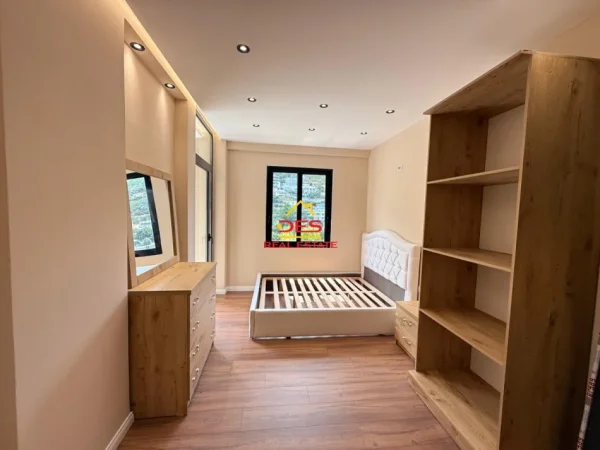 Vlore, shitet apartament 1+1+Ballkon Kati 5, 60 m² 145.000 € (Rruga Dhimitër Konomi)