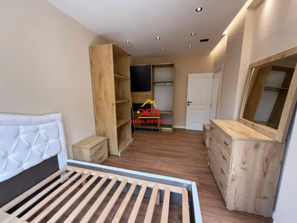 Vlore, shitet apartament 1+1+Ballkon Kati 5, 60 m² 145.000 € (Rruga Dhimitër Konomi)