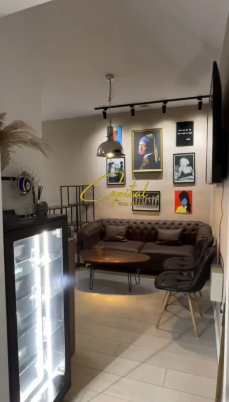 Tirane, jepet me qera zyre Kati 2, 50 m² 650 € (ISH BLLOKU)