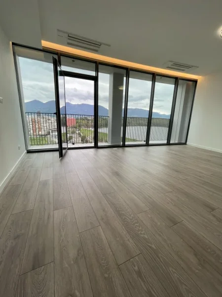Tirane, jepet me qera zyre Kati 9, 107 m² 1.500 € (liqeni i thate)