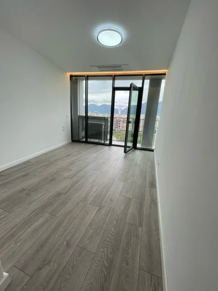 Tirane, jepet me qera zyre Kati 9, 107 m² 1.500 € (liqeni i thate)
