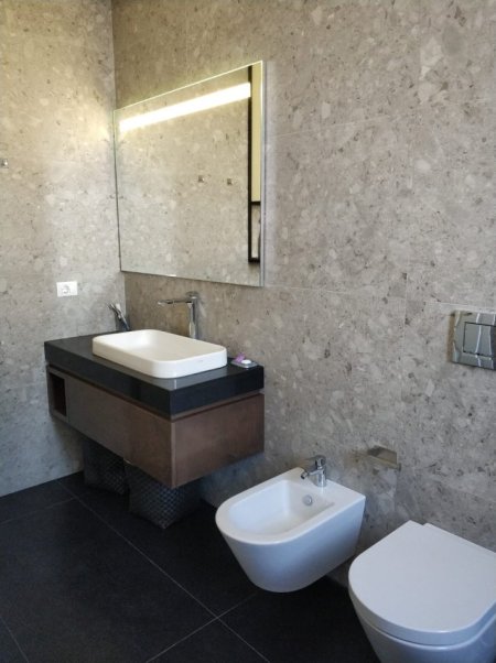 Tirane, jepet me qera apartament 2+1 Kati 5, 110 m² 1.100 € (Myslym Shyr, Rruga Islam Alla)
