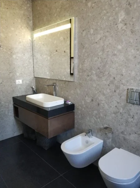 Tirane, jepet me qera apartament 2+1 Kati 5, 110 m² 1.100 € (Myslym Shyr, Rruga Islam Alla)