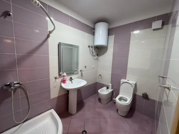 Tirane, jap me qera apartament 2+1+Ballkon Kati 2, 95 m² 450 € (rruga teodor keko)