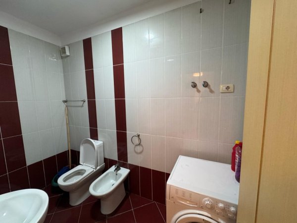Tirane, jap me qera apartament 2+1+Ballkon Kati 2, 95 m² 450 € (rruga teodor keko)