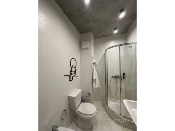 Tirane, jepet me qera apartament 1+1 Kati 14, 63 m² 650 € (ZOGU I PARE)