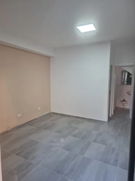 Tirane, jepet me qera ambjent biznesi Kati 0, 30 m² 450 € (Rruga e durresit)
