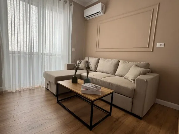 Tirane, jepet me qera apartament 2+1 Kati 2, 75 m² 1.200 € (KAFE FLORA)