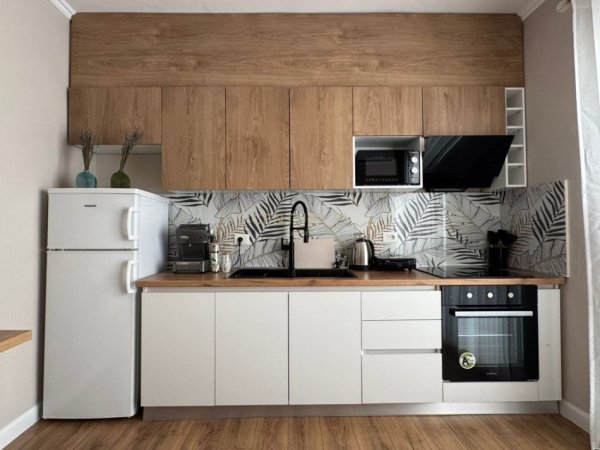 Tirane, jepet me qera apartament 2+1 Kati 2, 75 m² 1.200 € (KAFE FLORA)