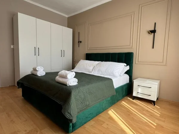 Tirane, jepet me qera apartament 2+1 Kati 2, 75 m² 1.200 € (KAFE FLORA)